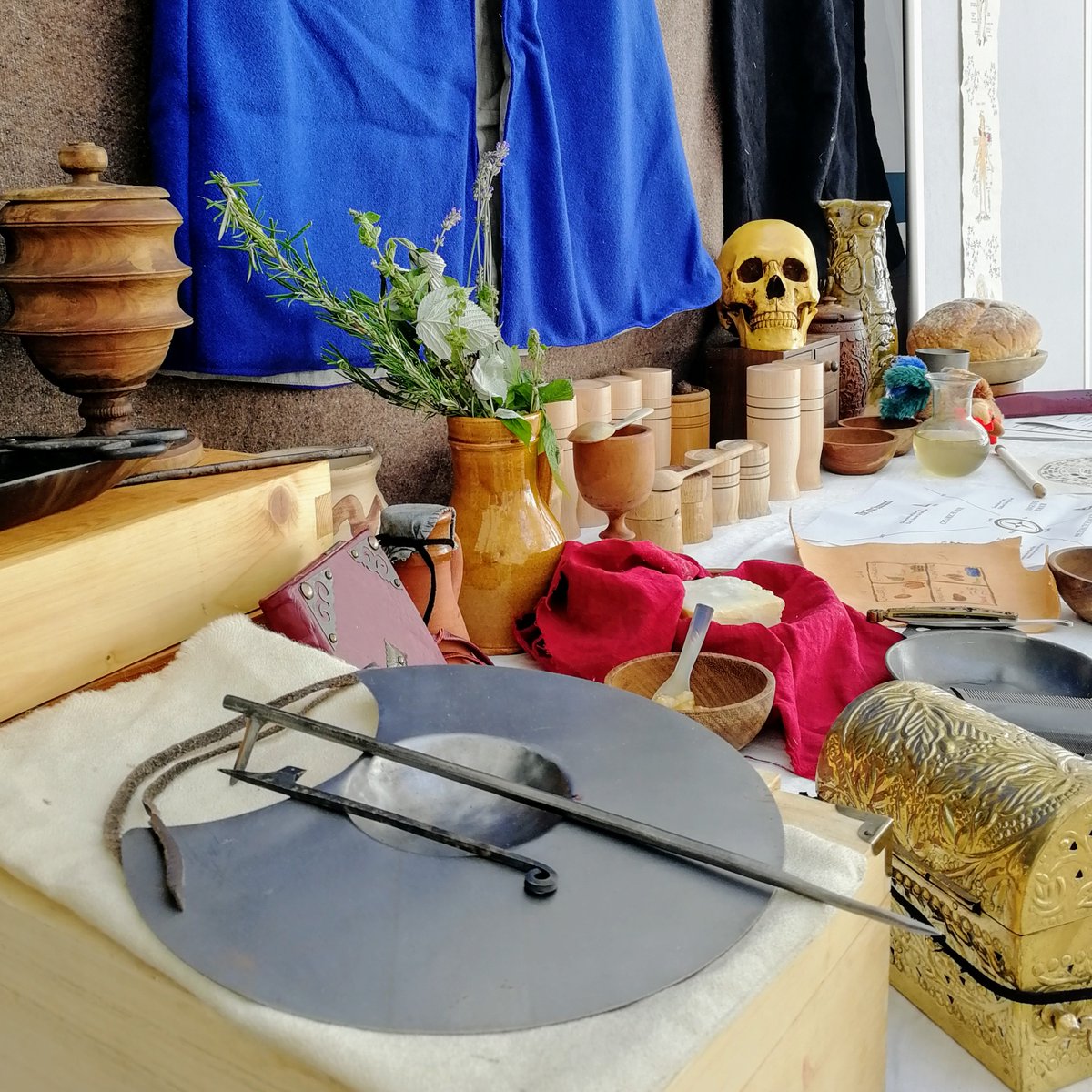 HistoricEchoes's tweet photo. #MedievalMay gives me the prompt of #Improvement, and its something we can all spend time doing, so here is one of my first outings as a barber-surgeon and some rather more recent ones. Can you spot how things have got better?
There is more improvement to come! https://t.co/LfhikN3jCB