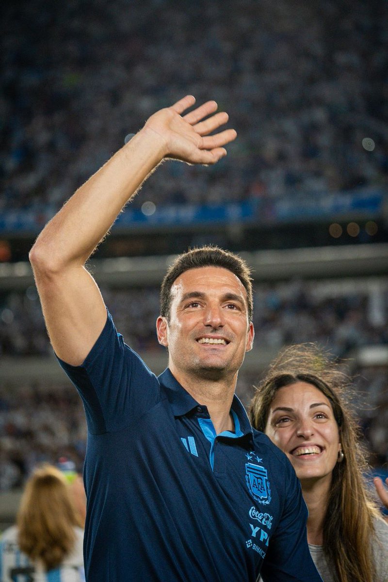 AFAestudio's tweet image. A veces las hazañas más difíciles se construyen desde la simpleza. Feliz cumpleaños y gracias por cambiarnos la vida.

@lioscaloni ⭐️⭐️⭐️