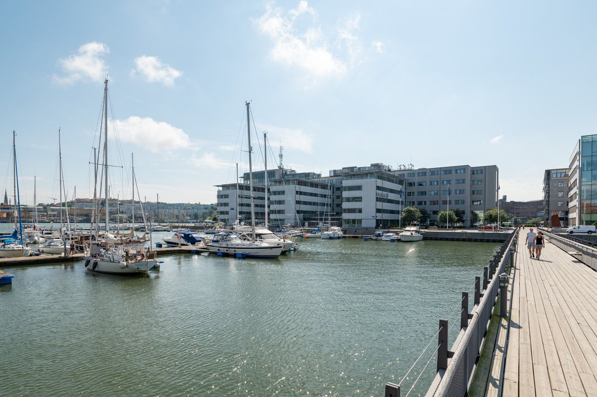 Atrium Ljungberg extends Ericsson's Gothenburg office lease

<a href="/atriumljungberg/">Atrium Ljungberg</a> <a href="/ericsson/">Ericsson</a>
reactnews.com/article/atrium…