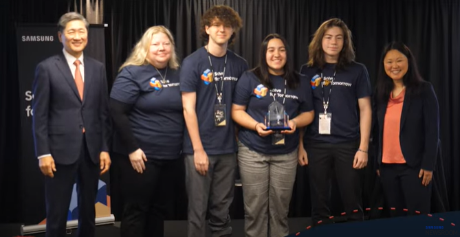 PorterSpartans's tweet photo. Congratulations to our Samsung Solve for Tomorrow Team who are National winners!! They worked so hard creating and designing their HiveHub product and working with the community. Thank you all for your support! #phs_spartans #ncisd #samsungsolvephs https://t.co/O6IKvkNiEY
