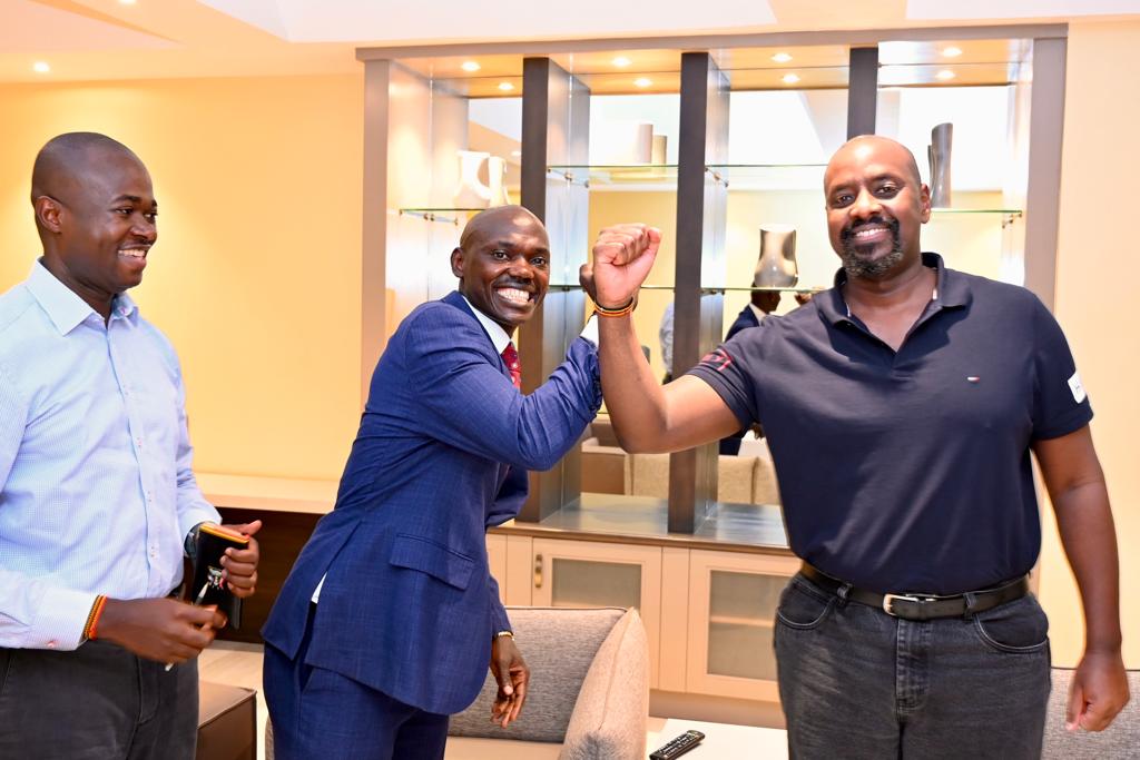 SeniorYona44's tweet photo. When light shines in your eyes, u will never feel comfortable again in darkness. Thanks Hon Kagabo for seeing light. @Mission2026 #UnstoppableGeneration. @mkainerugaba @BalaamAteenyiDr @DaudiKabanda @LillianAber @AndrewMwenda @jessyoolo @kamamieO @BagaayaP @Judith_Mukidi https://t.co/BOEr1C3sRf