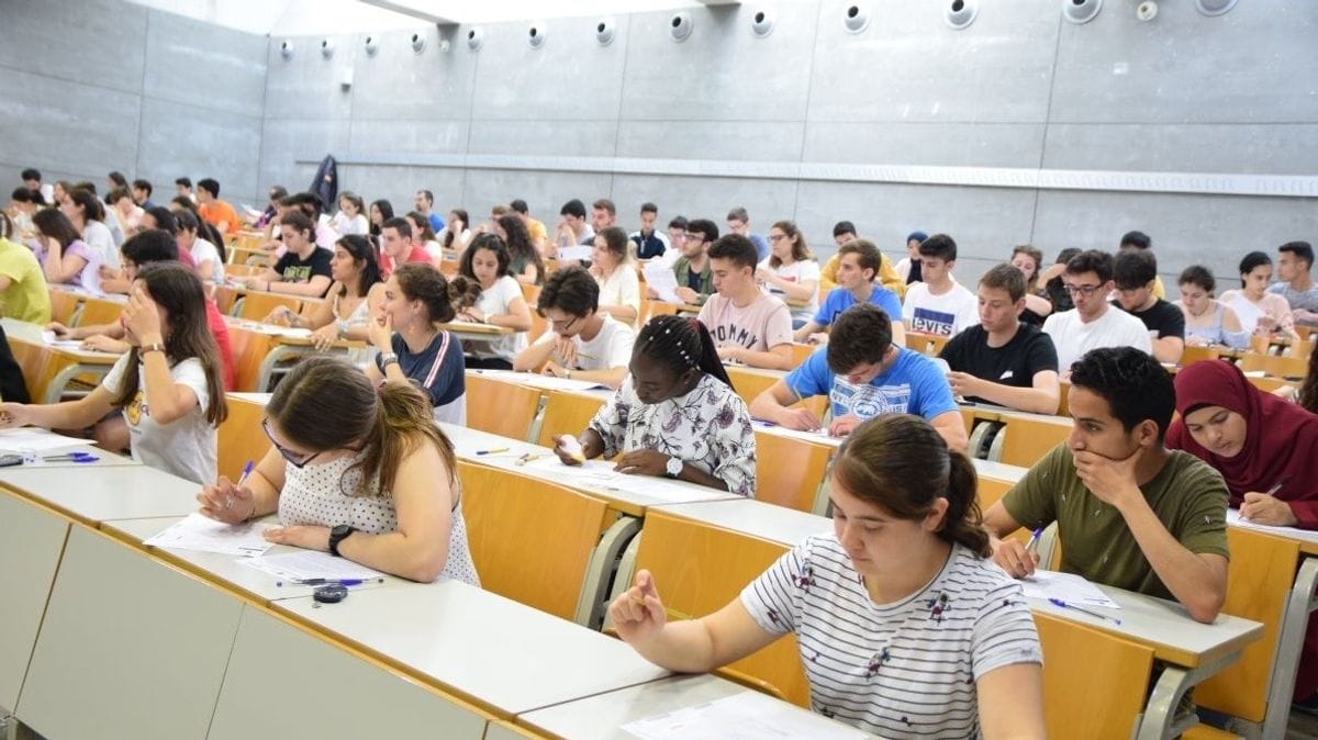 UNESRMurcia's tweet photo. ¡Mucho ánimo a todos los universitarios que comienzan sus exámenes!💪
Desde UNES creemos que es necesario una #JuventudFormada. https://t.co/FbTVzoMrCF