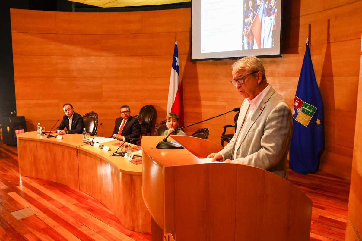 COCH_cl's tweet photo. Nuestro Presidente, Miguel Ángel Mujica, participa junto al Ministro del Deporte Jaime Pizarro y a la Subsecretaria @AntoIllanesR del Seminario “Grandes eventos deportivos y su legado para el país”, organizado por la Facultad de Derecho de la @uchile y @amd_chile. https://t.co/z7BWaJrNFl