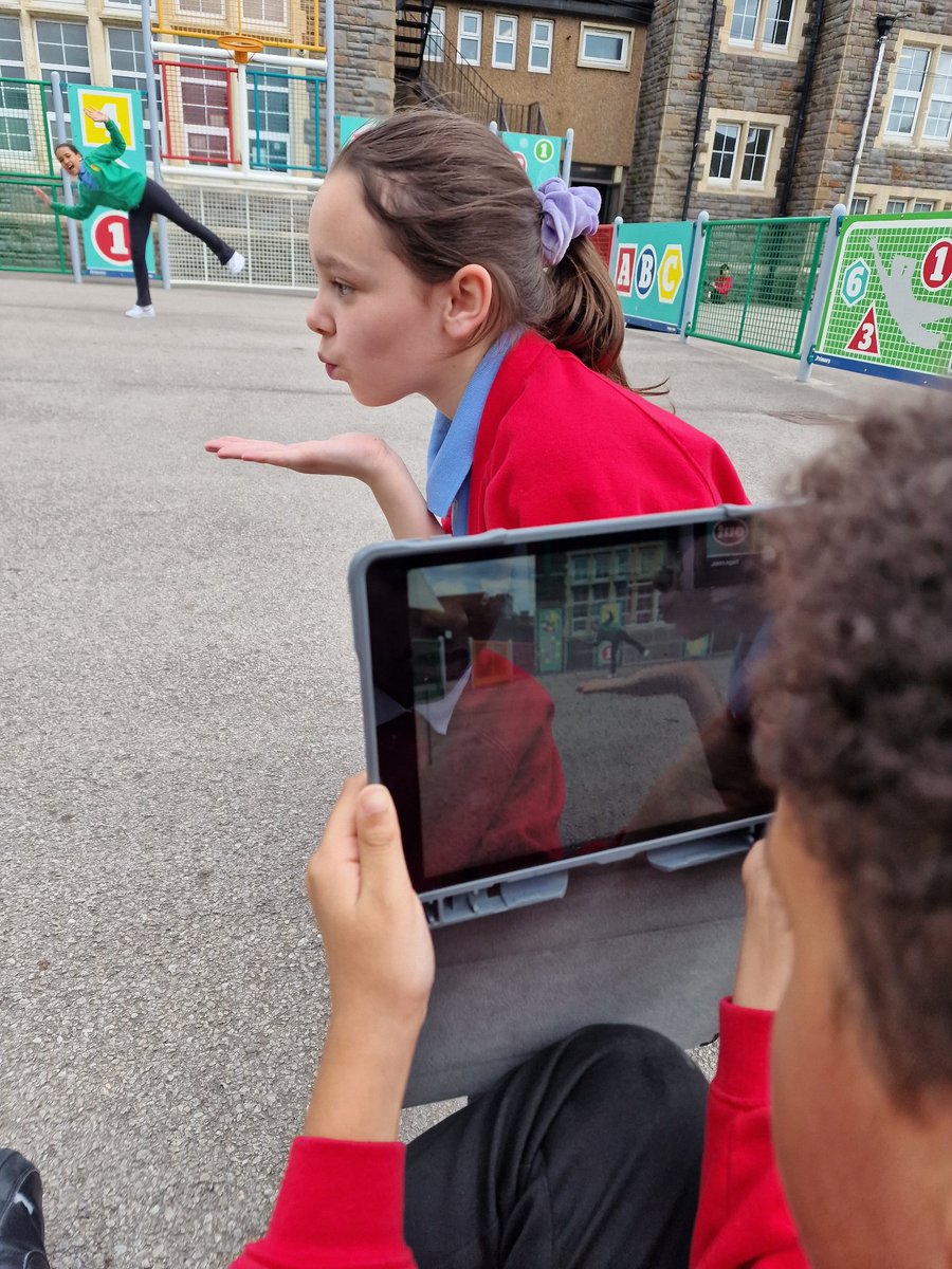 MrMacLPS's tweet photo. Year 6 had a blast this afternoon, thinking about forced perspective in photographs 😊📷 https://t.co/VoomQOS2wA