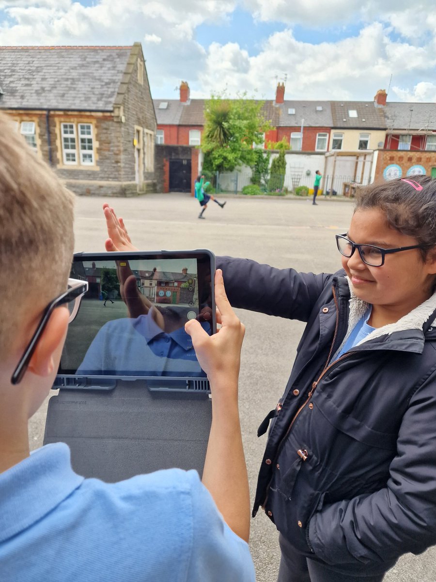 Year 6 had a blast this afternoon, thinking about forced perspective in photographs 😊📷