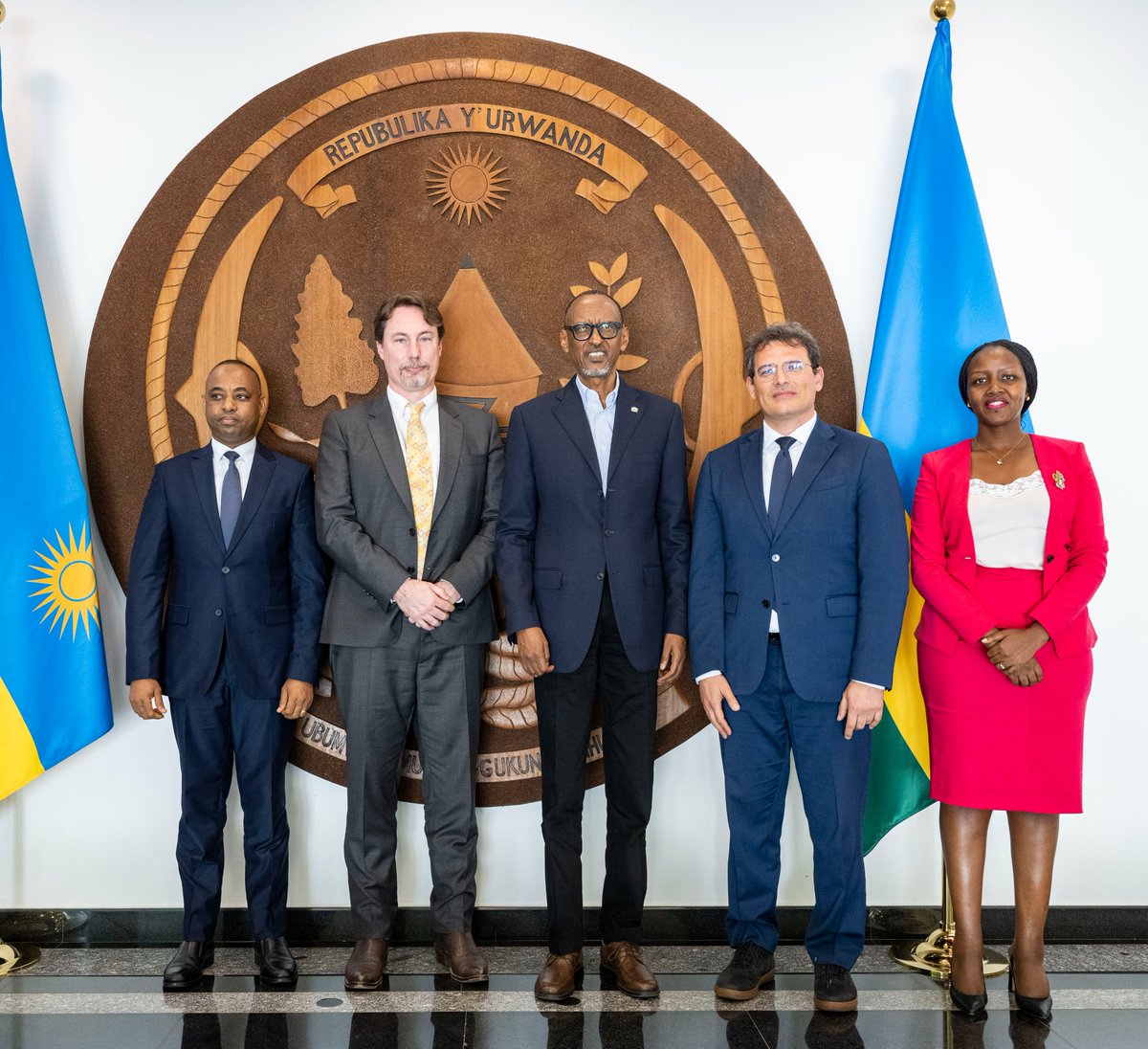 Presidency | Rwanda (@urugwirovillage) on Twitter photo President Kagame also received Bill Woodcock, the Executive Director of Packet Clearing House (PCH) for a discussion on the development of robust and sustainable Internet infrastructure. PCH operates a global network of Internet exchange points including <a href="/RICTAInfo/">RICTA Rwanda</a>. President Kagame also received Bill Woodcock, the Executive Director of Packet Clearing House (PCH) for a discussion on the development of robust and sustainable Internet infrastructure. PCH operates a global network of Internet exchange points including <a href="/RICTAInfo/">RICTA Rwanda</a>.