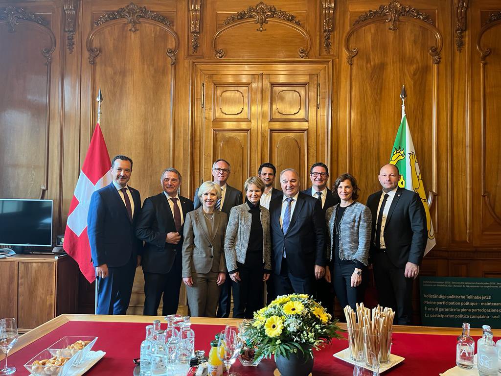 Austria in Switzerland (@austriainch) on Twitter photo Im Zuge des zweitägigen Arbeitsbesuchs fand ein Treffen mit 🇨🇭Ständeratspräsidentin Brigitte Häberli-Koller im🇨🇭Parlamentsgebäude statt. #Österreich und #Schweiz verbindet eine enge nachbarschaftliche Beziehung.
<a href="/OeParl/">Parlament Österreich</a> <a href="/ParlCH/">Parl CH</a> <a href="/MFA_Austria/">MFA Austria</a> Im Zuge des zweitägigen Arbeitsbesuchs fand ein Treffen mit 🇨🇭Ständeratspräsidentin Brigitte Häberli-Koller im🇨🇭Parlamentsgebäude statt. #Österreich und #Schweiz verbindet eine enge nachbarschaftliche Beziehung.
<a href="/OeParl/">Parlament Österreich</a> <a href="/ParlCH/">Parl CH</a> <a href="/MFA_Austria/">MFA Austria</a>