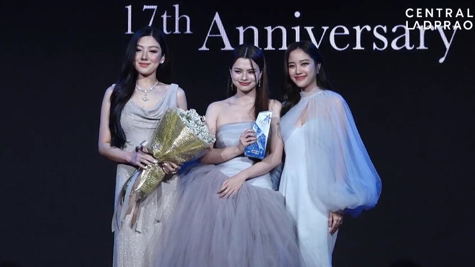ruesnation's tweet photo. SERIES OF THE YEAR THATS RIGHT
#ฟรีนเบคxKAZZAWARDS https://t.co/Lzhb2GkTD5