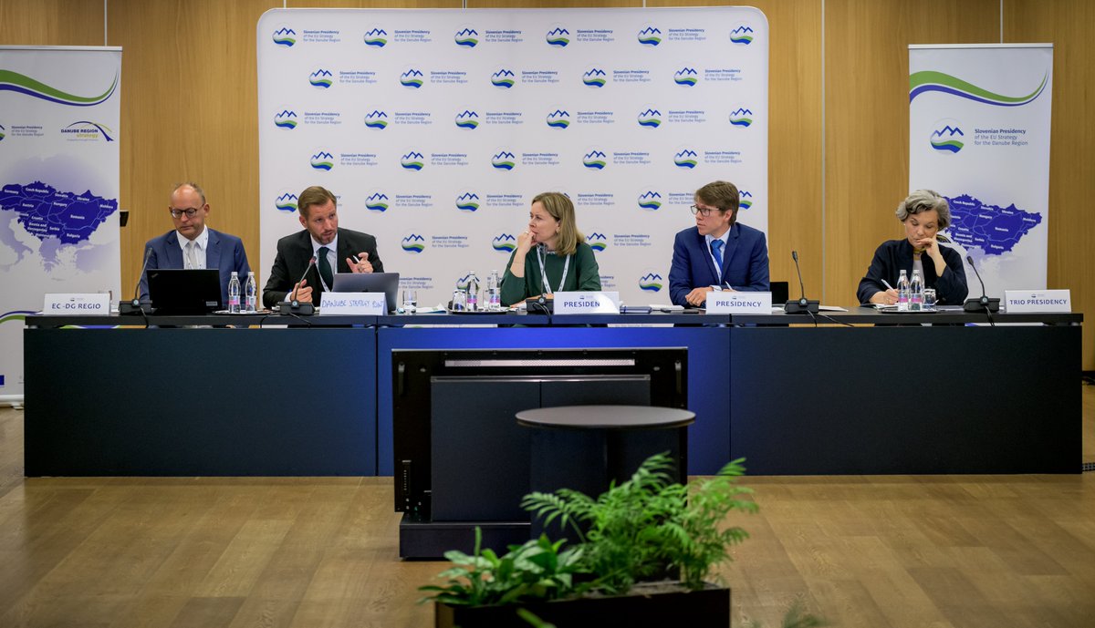 Vključevanje mladih in opolnomočenje deležnikov za sodelovanje v Strategiji #EU za Podonavje <a href="/EUSDR/">Danube Region Strategy</a> sta bili glavni temi zasedanja nacionalnih koordinatorjev #EUSDR v Sloveniji 🇸🇮. Prvič so na zasedanju sodelovali tudi člani Donavskega sveta mladih.

Več: gov.si/novice/2023-05…