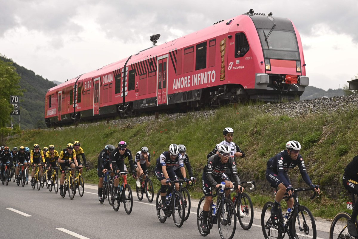 Trains 🚄

#Giro #GirodItalia #trenitalia