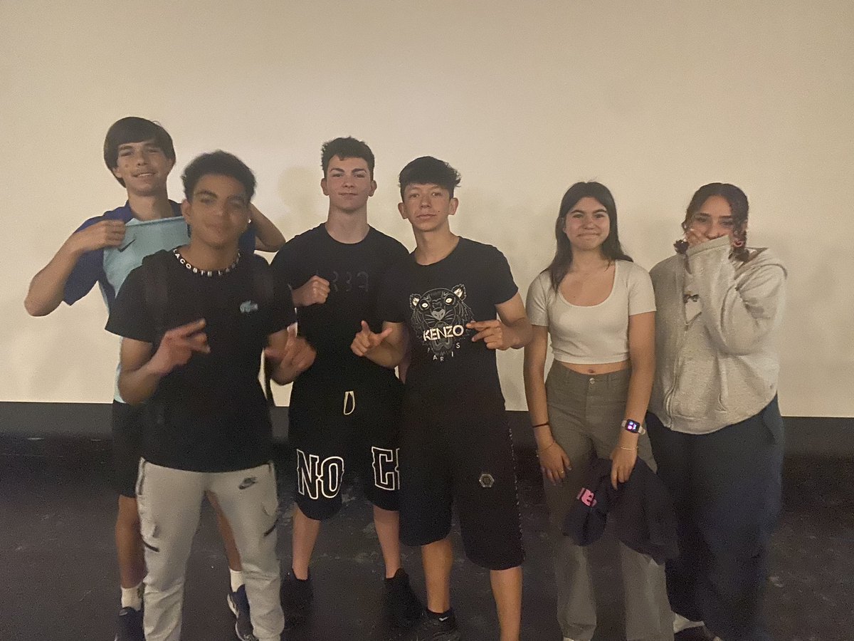 Los alumnos de 4º de ESO del IES Carlos Bousoño asistieron a la muestra de aprendizaje y servicio. Representaron el proyecto de nuestro centro Bousoño Solidario. Experiencia enriquecedora que les permitió compartir y aprender de otros proyectos similares.#AprendizajeYServicio#