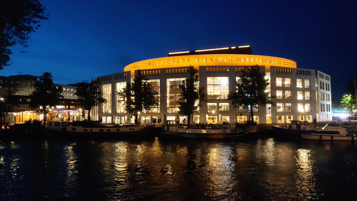 What a magic night yesterday at <a href="/DutchNatOpera/">De Nationale Opera</a>! The planets were aligned for a stunning #MariaStuarda! All the singers and the conductor <a href="/EnriqueMazzola/">Enrique Mazzola</a>  achieved a perfect balance! Bravissimi a Tutti.  Evviva il #belcanto 🥰