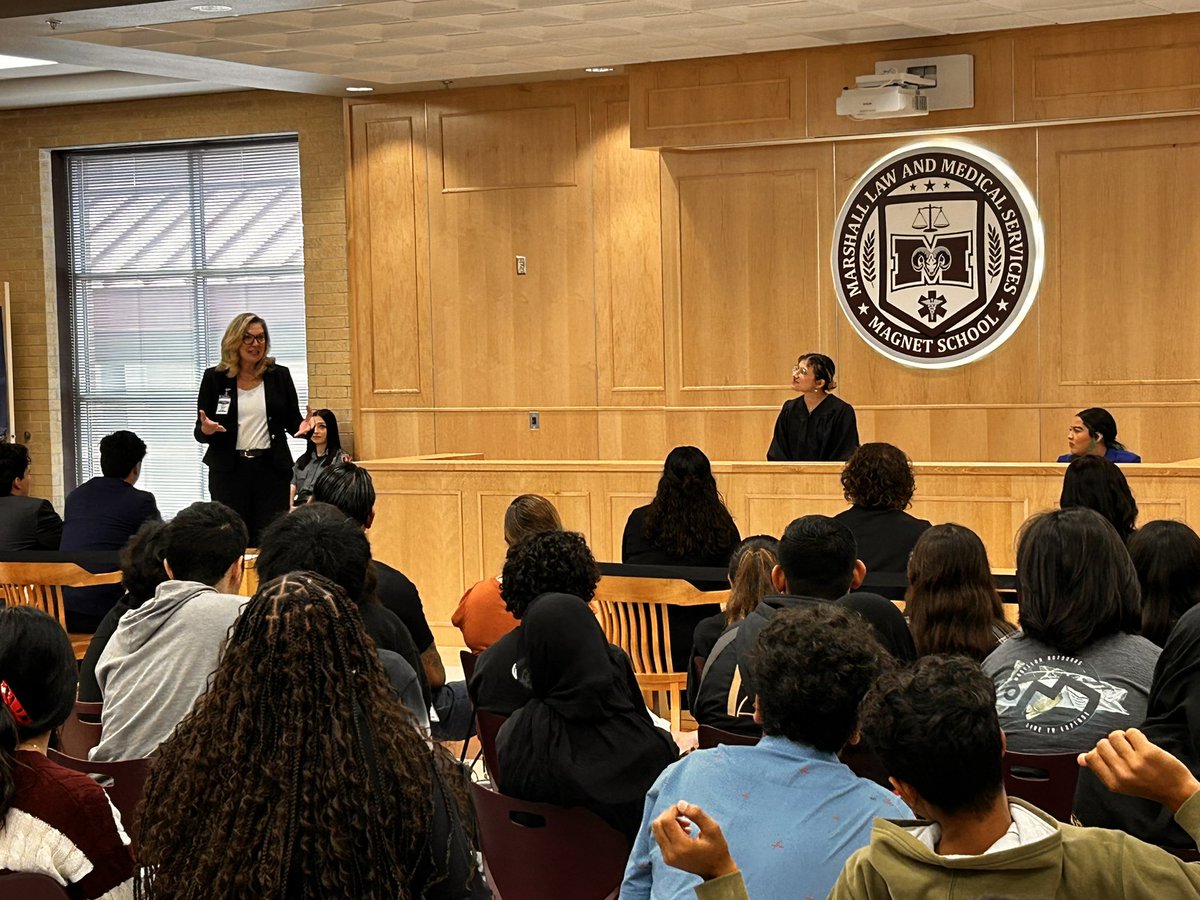 We were honored to welcome 8th grade students from @NISDRudder, @NISDAcadTech, and members of our legal community @judgecanales to our Senior Practicum Presentation.  @NISD