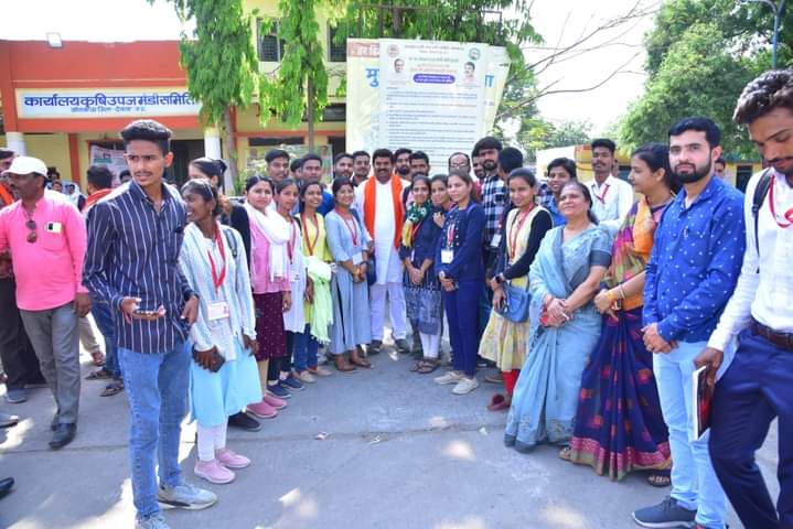 MahendraForBJP's tweet image. आज सोनकच्छ में मातृ शक्ति व बहनों से भेंट की एवं लव जिहाद, आतंकवाद को उजागर करती सुपर हिट फिल्म "द केरला स्टोरी" देखने का आग्रह किया।
#TheKerlaStory