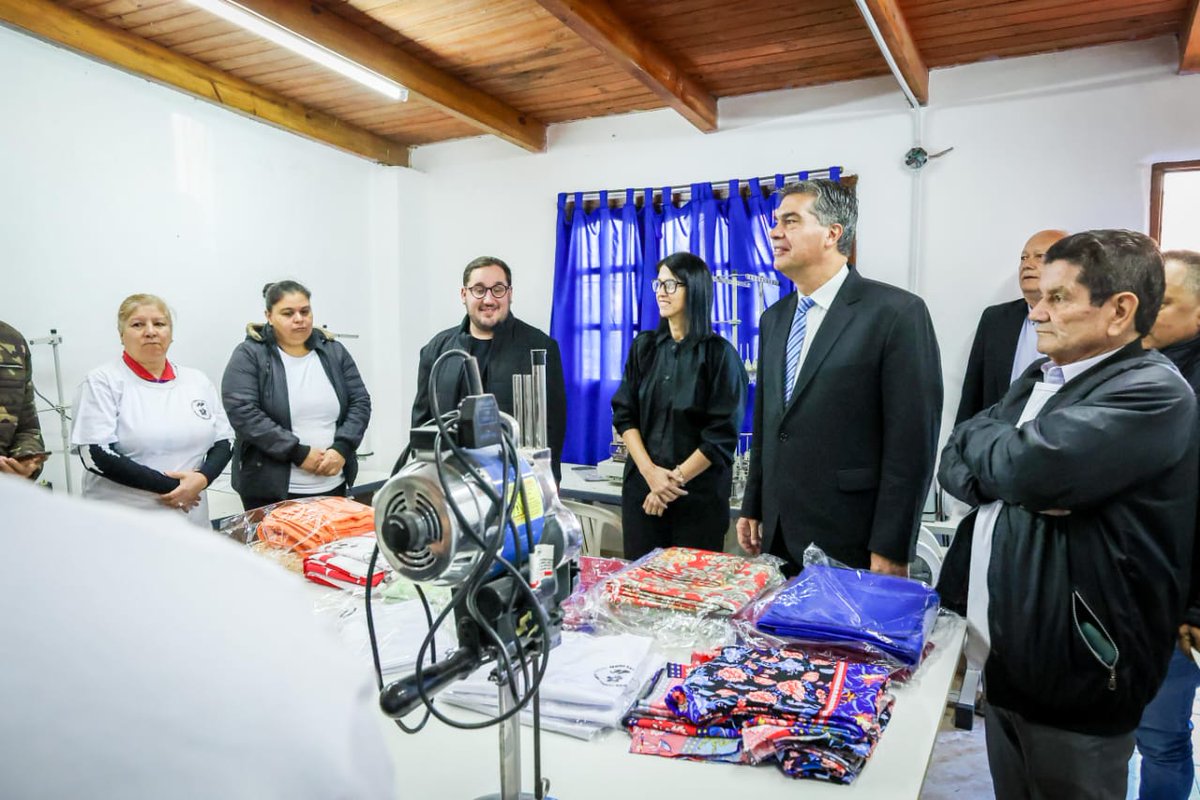 jmcapitanich's tweet photo. Visitamos dos emprendimientos que producen bienes de calidad y generan empleo local. Se trata #RESITEX SA, un taller textil de Resistencia y #GENZIO, un emprendimiento de fabricación de muebles de diseño de Barranqueras. Ambos con muy buenas perspectivas de crecimiento! https://t.co/aNK8zEvMik