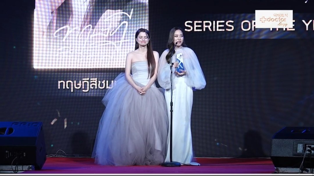 Ben_Bld's tweet photo. Woke up just in time to see the GAP girlies win Series of the year 😌

FREENBECKY AT KAZZ2023
#ฟรีนเบคxKAZZAWARDS #KAZZAWARDS2023
#srchafreen #beckysangels https://t.co/g7RsprAxDS