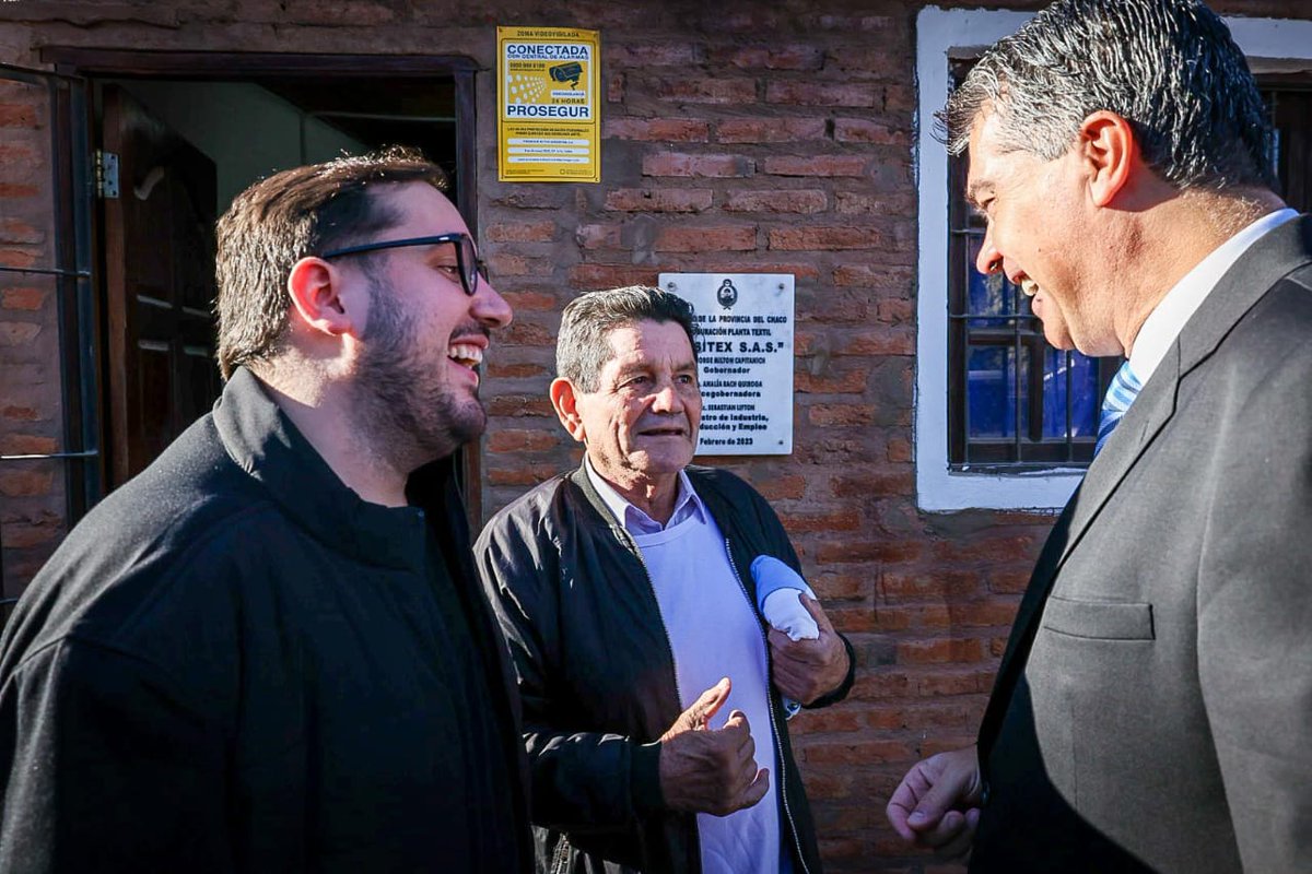 jmcapitanich's tweet photo. Visitamos dos emprendimientos que producen bienes de calidad y generan empleo local. Se trata #RESITEX SA, un taller textil de Resistencia y #GENZIO, un emprendimiento de fabricación de muebles de diseño de Barranqueras. Ambos con muy buenas perspectivas de crecimiento! https://t.co/aNK8zEvMik