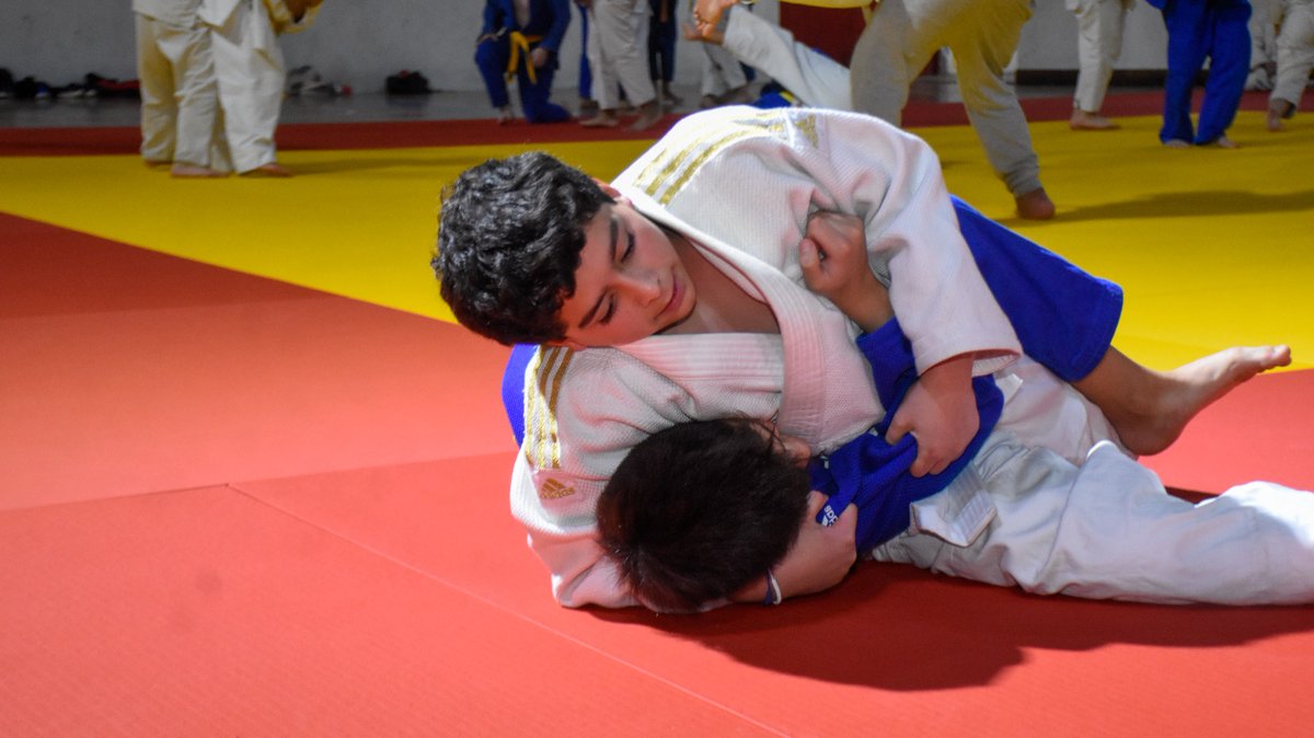 imdushuaia's tweet photo. 🔊USHUAIA YA CUENTA CON UN TATAMI OLÍMPICO 🥋

En el gimnasio "Hugo Ítalo Favale", y con la presencia de alumnos y alumnas de la Escuela Municipal de Judo, se presentó el nuevo tatami olímpico con el que cuenta desde hoy la ciudad de Ushuaia. 
@WalterVuotoTDF @UshuaiaMuni https://t.co/zJr3kBnTD3