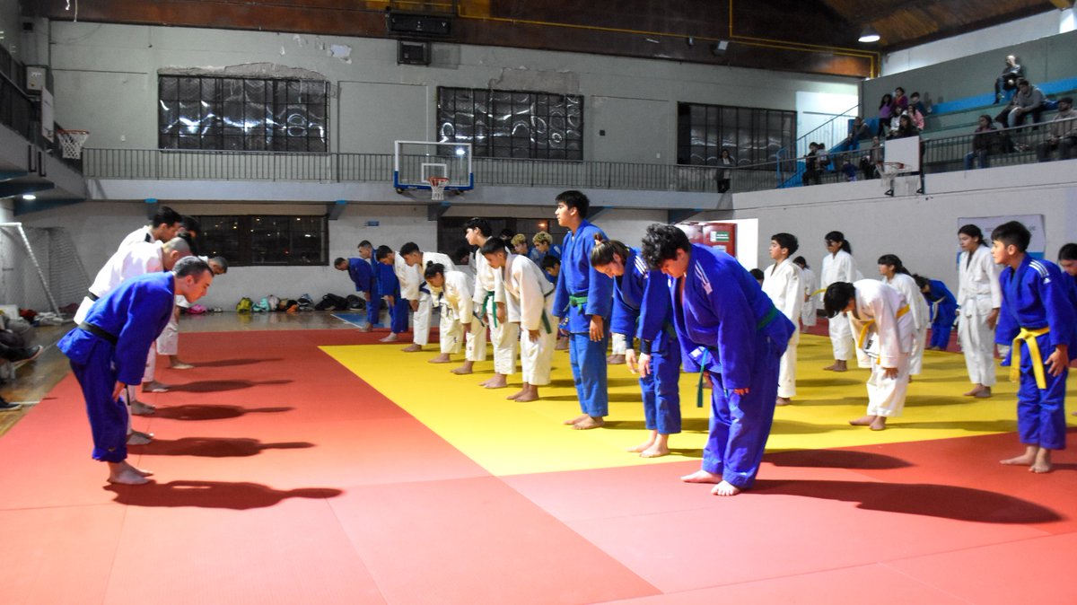 imdushuaia's tweet photo. @Desnunavarro: "Estamos muy felices de poder contar con este Tatami olímpico para seguir dándole crecimiento y desarrollo,  a una disciplina que tantas alegrías nos ha dado, en lo deportivo y en la contención social".

@Desnunavarro @Flores16Mery
@ramirobravo_ @edu_garay_tdf https://t.co/K0HTcTO8ow