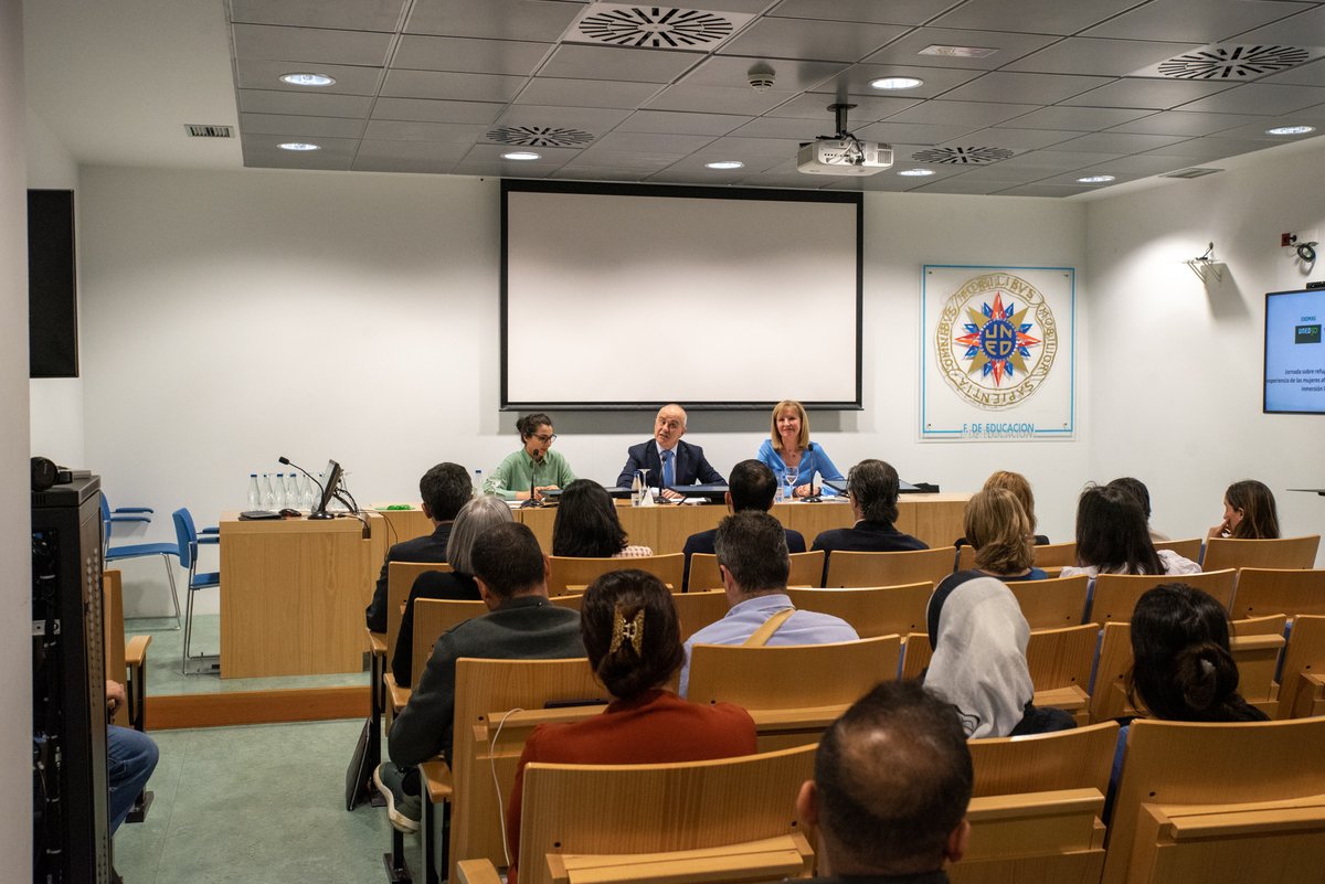 El idioma se considera una herramienta fundamental para fomentar la integración social y mejorar las oportunidades laborales, al mismo tiempo que sirve como medio de inclusión de diversos grupos de la población.

#IdiomasUNED 

1/5