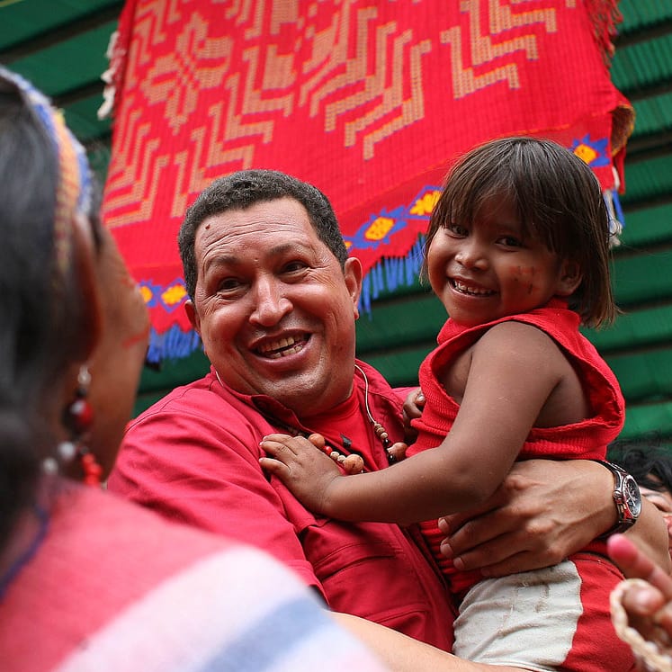«Un verdadero bolivariano debe ser un verdadero revolucionario radical. 

Radical, porque hay que ir a la raíz; eso, incluso, pudiera ser una redundancia, porque todo revolucionario debe ser radical, debe alimentarse de las raíces de su propia identidad».

Hugo Chávez