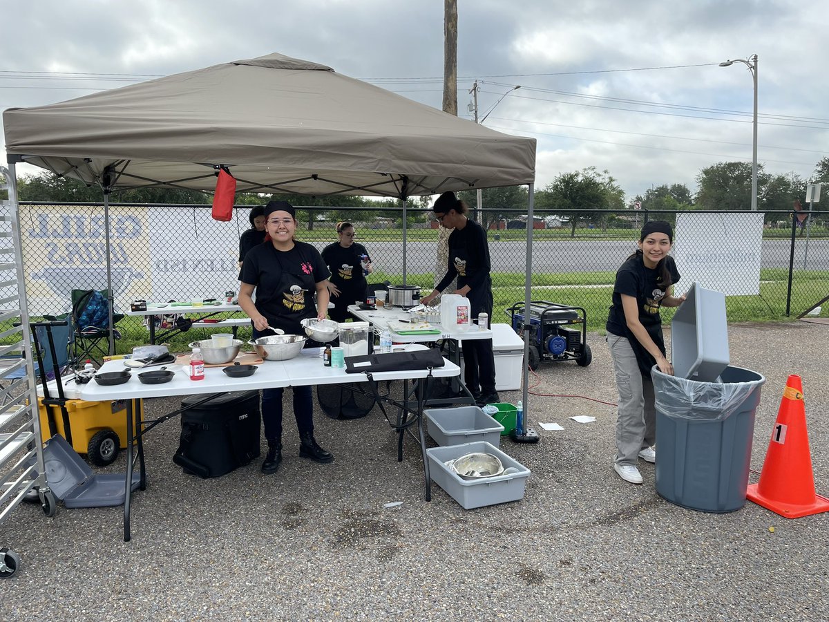 aechsculinary's tweet photo. Culinary Arts, the Grillin Gremlins, are fired up at Grill Wars. Next to us are the Mustangs Heat and  Smoke. @McAllenISDCTE @r https://t.co/UmINCcisE4