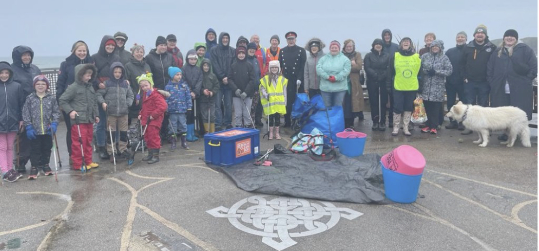 A HUGE thanks to the hardy volunteers who braved the rain on 8th May for the @pfstonehaven @pawsonplastic Beach Clean for @TheBigHelpOut23  & #GreatStonehavenSpringClean. 40 volunteers removed 40kgs of waste. Awesome community effort attended by Lord Lieutenant, Alistair Macphie