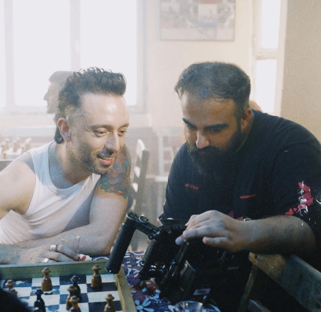 mabelmatizclub_'s tweet photo. Kadim şehir Mardin'de çekimleri yapılan ve yönetmenliğini Cenan Çelik'in üstlendiği "Uçkun" klibinin kamera arkası görüntüleri..🎬💕🧿🤩
#mabelmatiz #hellopsychaleppo #uçkun #mardin https://t.co/wRh7vZHg6z
