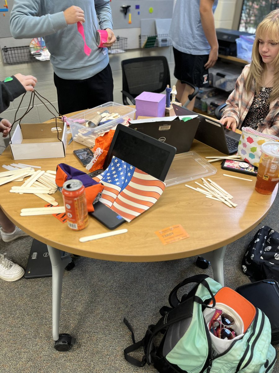 One final project with the APGov kids & @MissAB_Wilson …building monuments honoring a SCOUS ruling & explaining the precedence of the ruling. My constructionist heart is full! 💕 #SchoolLibrarian