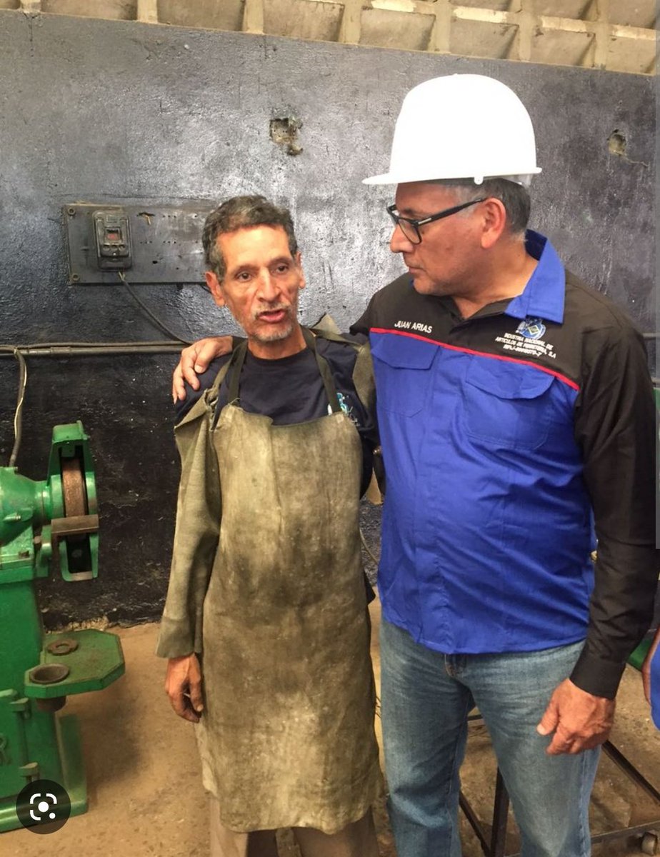 yura122522's tweet photo. Pdte. @NicolasMaduro #Guayana un pueblo noble y aguerrido devuelva la esperanza, retorne a @JAriasPalacio a #GUAYANA es quién puede traer la #Paz y Moralizar a la Clase Obrera  #ProducirEsVencer escuche el clamor de los trabajadores #RetornoYa @JAriasPalacio https://t.co/k1PumSlDC6