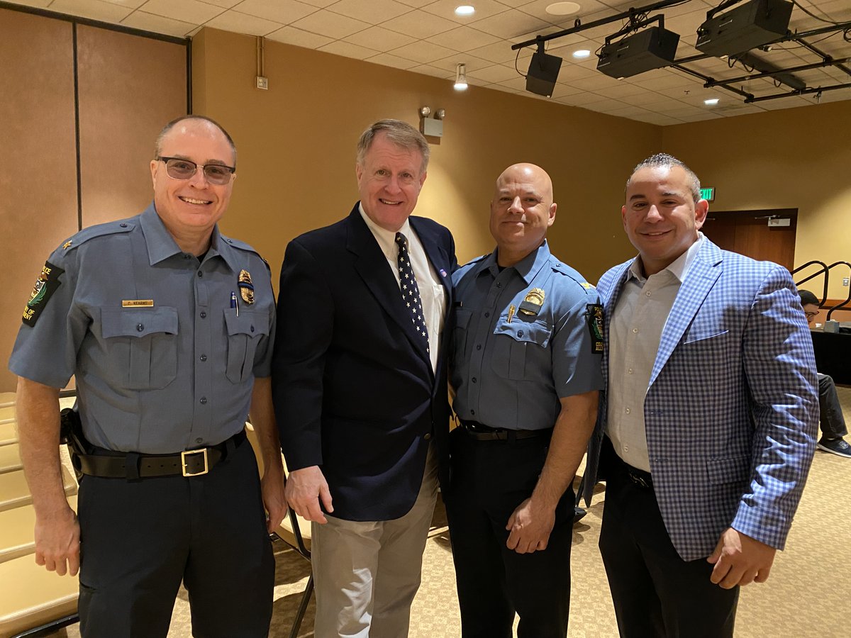 ACE_Innamorato's tweet photo. This is always a great event and an opportunity to see friends - new and old - including former @PghPolice Chief Schubert and new Chief Larry Scirotto. @AlleghenyCoPD @alleghenybadge @AlleghenyCoDA #ACOME @PGHTransitPD are just a few of the agencies participating. https://t.co/jFqwNfyHIB