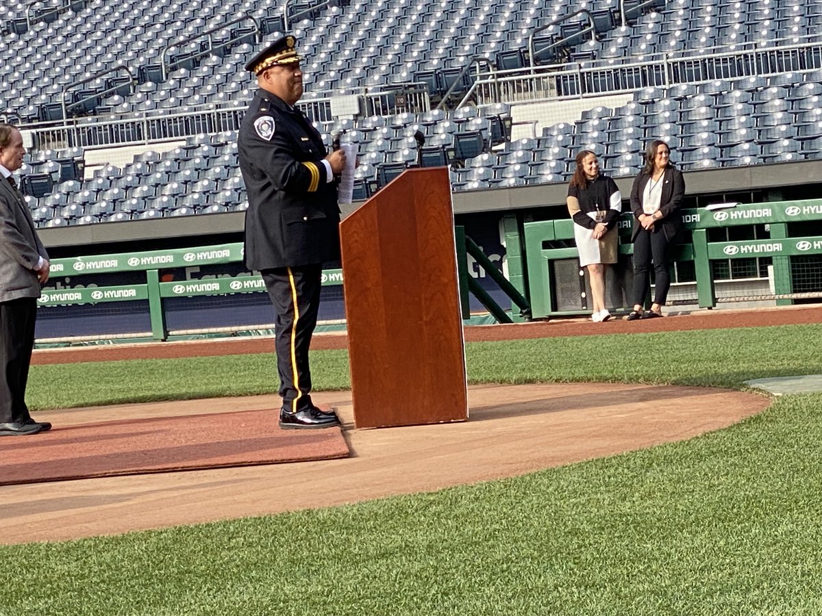 ACE_Innamorato's tweet photo. This is always a great event and an opportunity to see friends - new and old - including former @PghPolice Chief Schubert and new Chief Larry Scirotto. @AlleghenyCoPD @alleghenybadge @AlleghenyCoDA #ACOME @PGHTransitPD are just a few of the agencies participating. https://t.co/jFqwNfyHIB