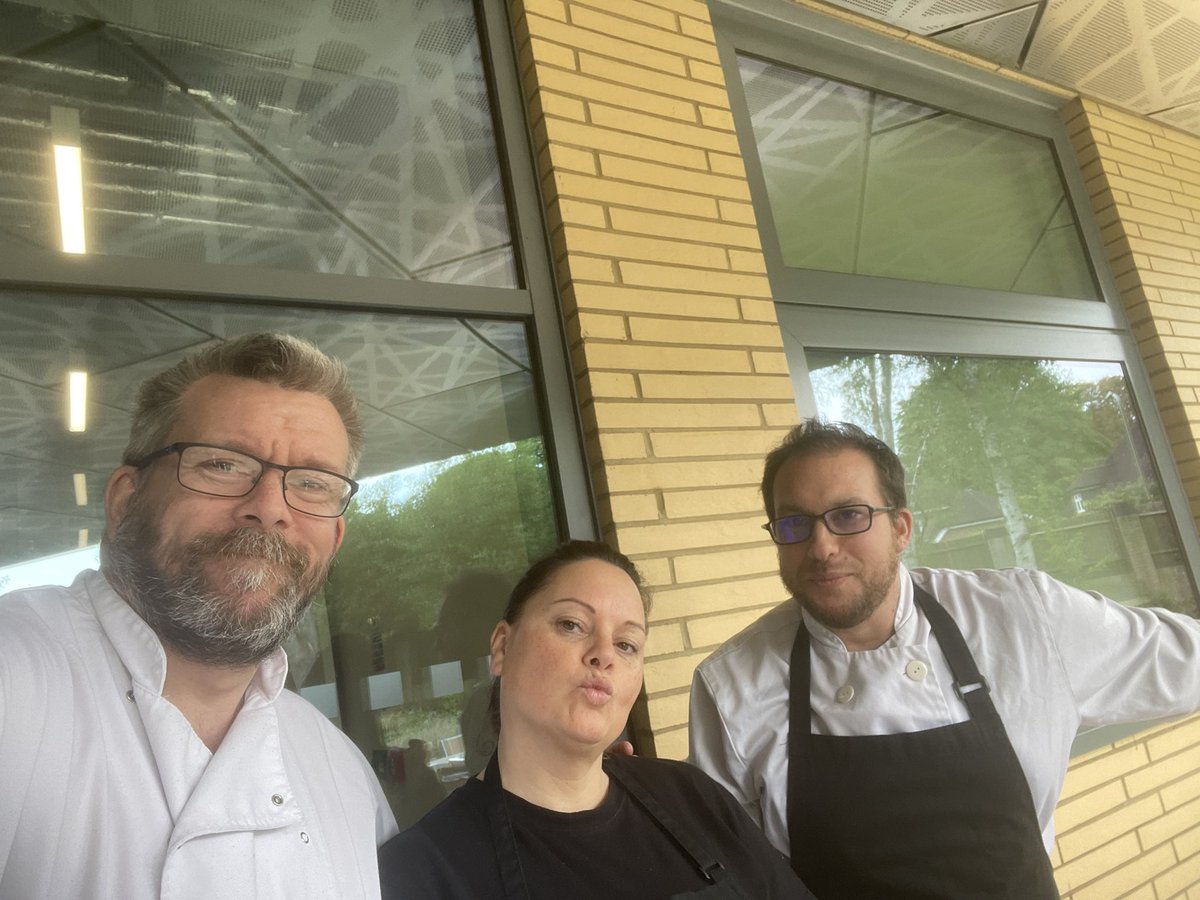 itf22's tweet photo. What a lovely event for the year 13 leavers cream tea and Mocktails  @OxfordHighSch @Thomas_Franks_ @oxfordhighhead https://t.co/x8eXttzgd3