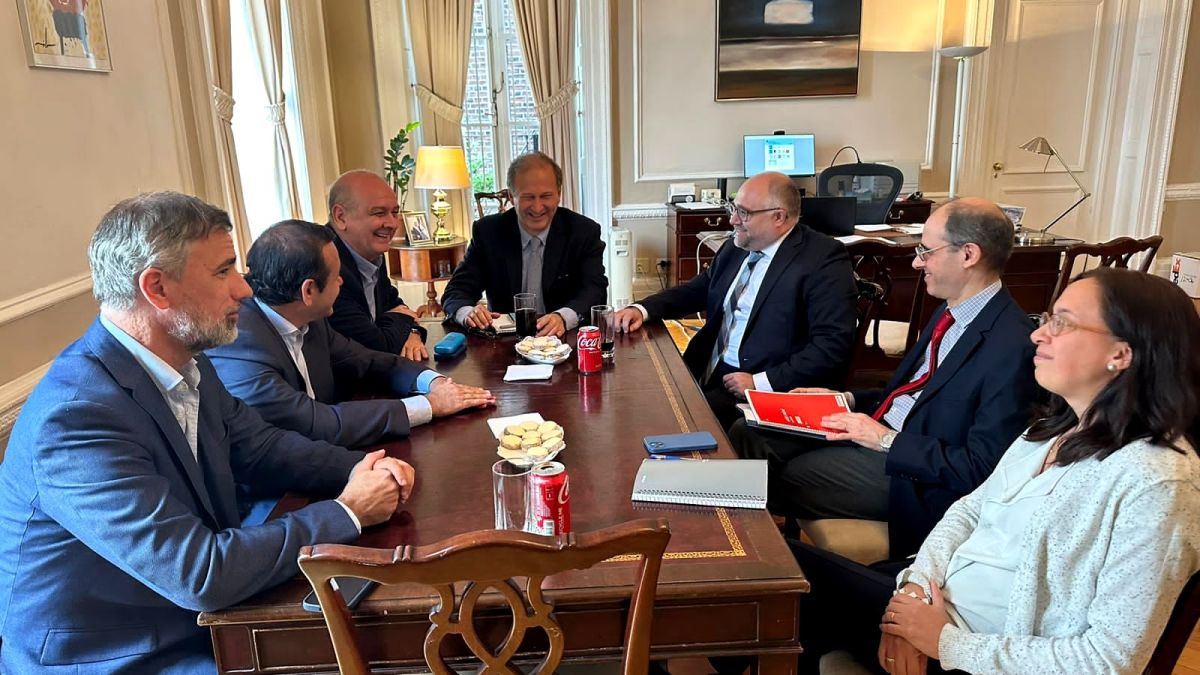 Una delegación de #Misiones lleva una estratégica agenda de reuniones en Estados Unidos
chptnoticias.com/una-delegacion…
#ChubutParaTodos #FAIMA <a href="/FAIMAargentina/">FAIMA</a> <a href="/herrerayflia/">Oscar Herrera Ahuad</a> <a href="/RicardoWellbach/">Ricardo Wellbach</a>