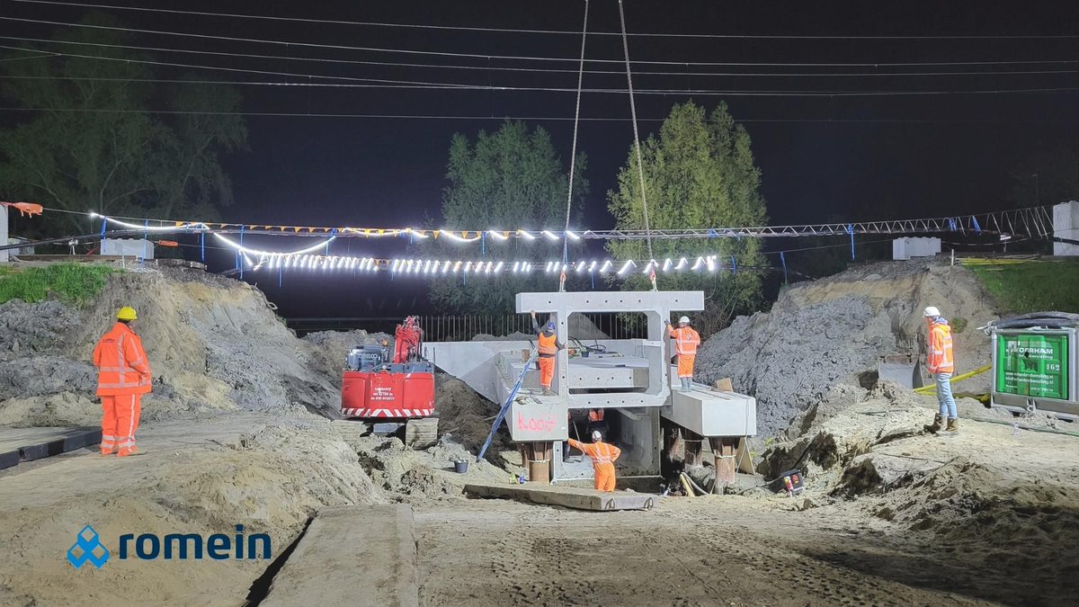 Romein beton heeft twee van de vier hangduikers geleverd en gemonteerd voor onze opdrachtgever <a href="/DuraVermeer/">Dura Vermeer</a>.  De duikers zijn gemonteerd onder het spoor op het traject Gouda - Den Haag.