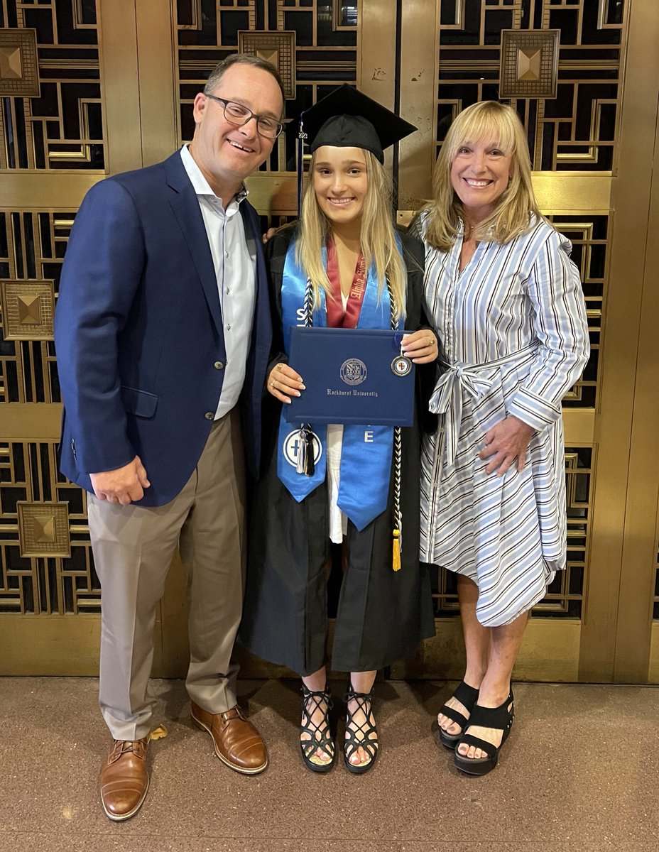 RockUGolf's tweet image. Congratulations to our seniors on graduating! 🎓

During the commencement, Caroline Lynch &amp;amp; Emma Mullendore were awarded the Senior Medal of Distinction!! 🥇 This award is given to the highest ranked graduates for their outstanding academic achievements. Proud of you! 😁