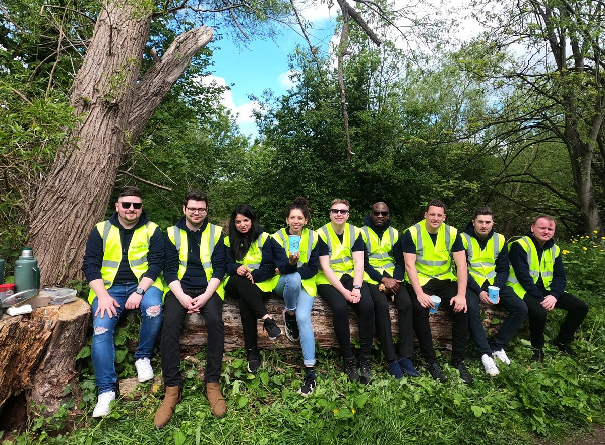 WOLCT's tweet photo. A full day of effort for staff from @Chase banking today on the #Longstone section.
After helping to recover a roofing panel, they spent time trimming back the walkway to make it more useable before a wade to recover a bike and other waste in the river.
#CSR @Longstone_CC https://t.co/PtiSrt25Fd