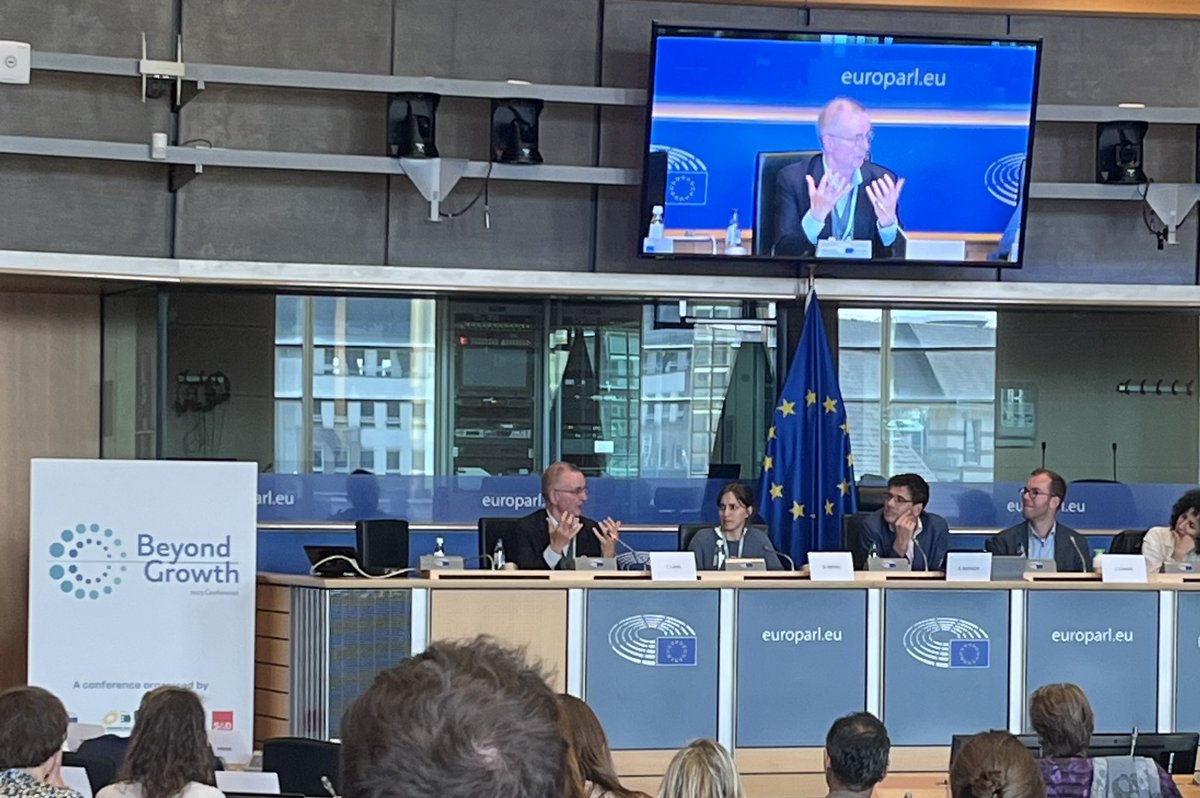 Social movements are the tool for big changes, also in food systems. Optimist @ProfTimLang reminding the audience and Europe of their fundamental power and agency. Bottom Up to the Rescue? #foodliteracy #beyondgrowth @WEAll_Alliance @EUHealthFutures @EuroHealthNet @GasteinForum