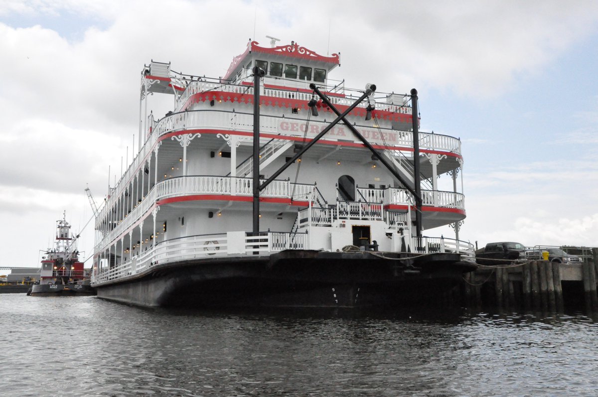 FUN FACT: Did you know that the Georgia Queen is the largest dinner boat of its kind on the East Coast?

#Savannah #savannahgeorgia #cruise #TravelTuesday #riverstreet