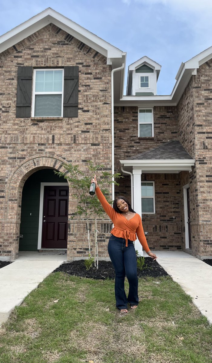 _veevyan's tweet image. oh yeah…I bought a house last week too 🏡🥂the blessings continue #GodsGrace