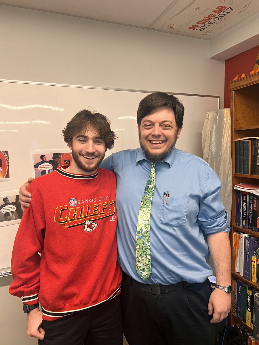 c_dontcare's tweet photo. “Any last words?” - me
“Good luck seniors. Just think about it.” - Ellis

It was seniors last day in calc today, and effectively my last day with Mr. Ellis after 3 years.

It’s been a pleasure, @The_Pi_Guy . Thanks for letting me document your quotes (and ties)♥️ https://t.co/Jkbj8NNHxN