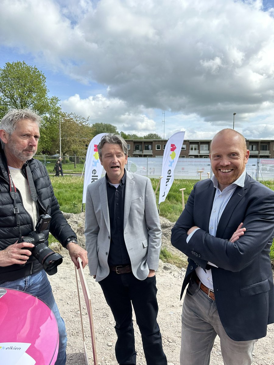 BienseDijkstra's tweet photo. We zijn gestart met dit prachtige project https://t.co/mexsYOxrVI Prefab uit onze eigen werkplaats. Eerste aftoppingsgrens € 647,- /maand voor 75/78 m2 op een prachtige locatie. Ontwerp in ons systeem door @PentaHarlingen Ambitie van @Elkien_ waarmaken. Vernieuwen geeft energie https://t.co/eEJHcda2nd