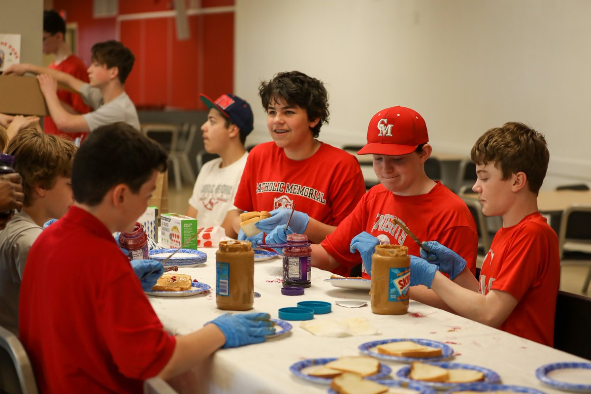CatholicMem's tweet photo. While our students enjoyed no classes on Friday, a group of seventh and eighth graders spent their day off with @CMCampusMin making peanut butter and jelly sandwiches for St. Francis House and St. Ambrose Family Shelter.

Both shelters receiving 150 sandwiches. https://t.co/lOAbgEINm5