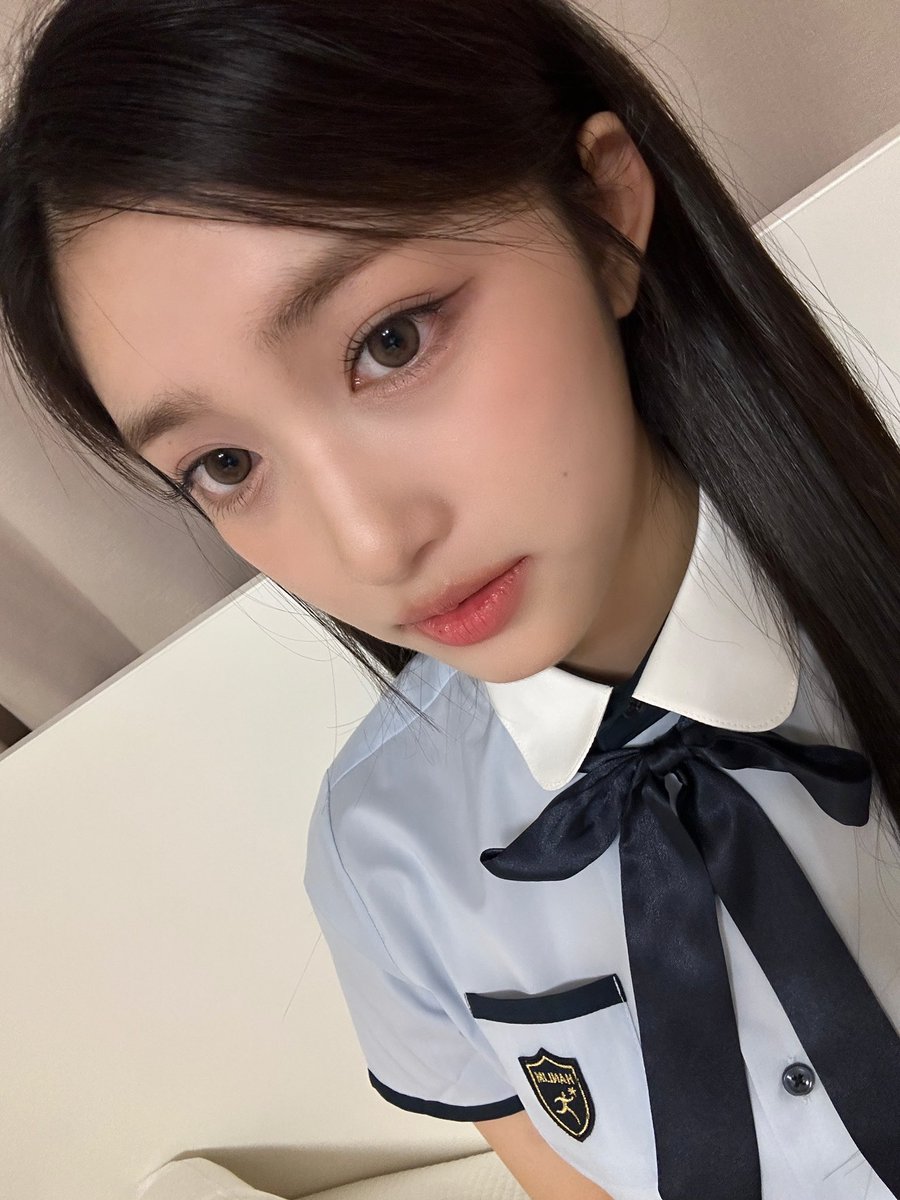IVE_twt's tweet photo. 여름이다🩵

#IVE #아이브 #LEESEO #이서 https://t.co/JhZf9YuKEK