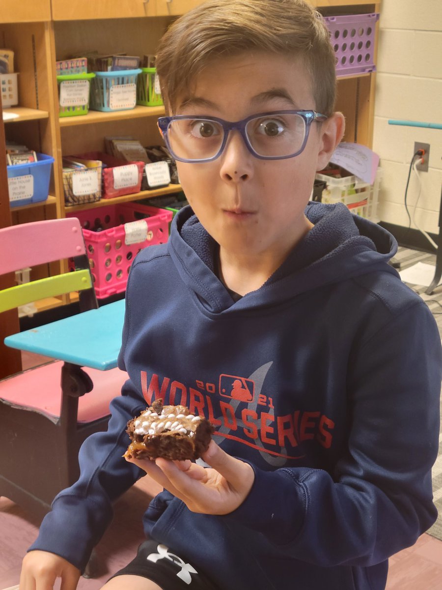 historynerdtchr's tweet photo. Some #imagineeringinabox presentations included theme park food! #futureimagineers #goinggifted #thrive @RCE_HCS @DrSMWaterbury @GiftedELAGuru https://t.co/l3xSwgprX1
