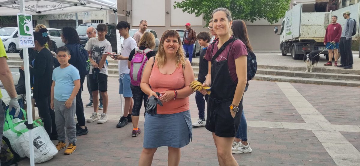 sentmenatCUP's tweet photo. ♻️La CUP Sentmenat va participar a la jornada europea Let's Clean Up!
🚮Una iniciativa en la que es van recollir 167 kg de residus de la Riera.
🌿Netejant l'entorn fem poble, perquè som poble i ens l’estimem.
🌍Gent que lluiti pel medi és el que cal #gentquelluiti #votaCUP https://t.co/4GaItBZqQc