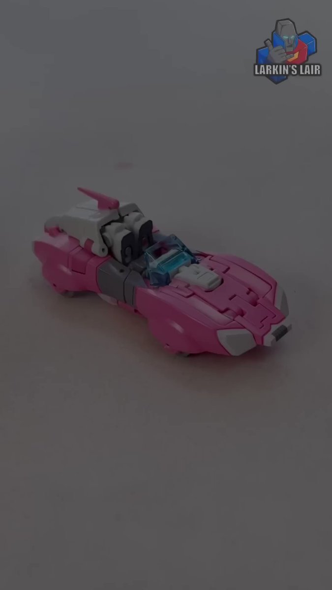 Joeldelacruz's tweet photo. My favorite #Arcee figure. You can find it @toydojo here https://t.co/0UHs5r6xEm #G1Transformers #Transformers #retrotoys #transformersmovie #transformers86movie #toyhunter #legendsscaletransformers #toycollector #femaleautobots https://t.co/lLCfEzMBq9