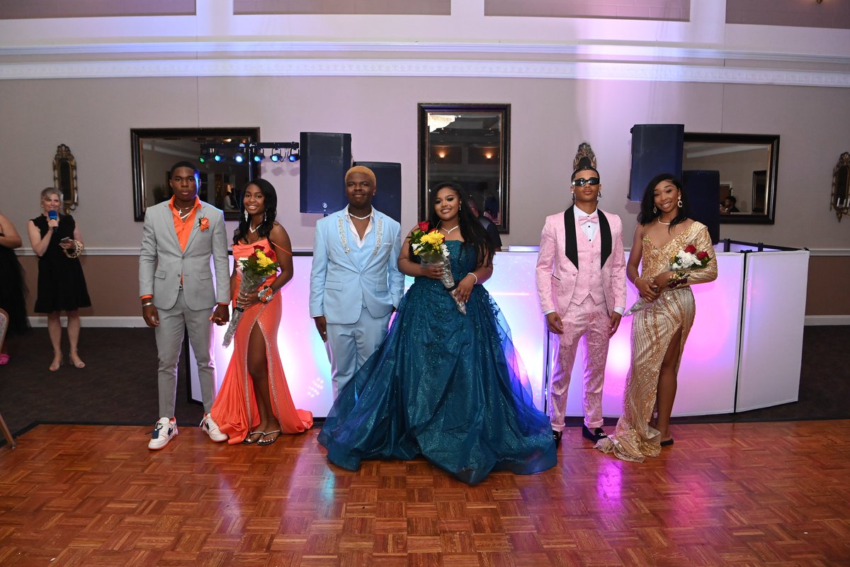 Pallotti Senior Prom 2023 - We hope that everyone who attended Prom had a fantastic time! It was a great way for our seniors to celebrate before they graduate in the coming weeks.

To find more pictures, check our Instagram profile!
