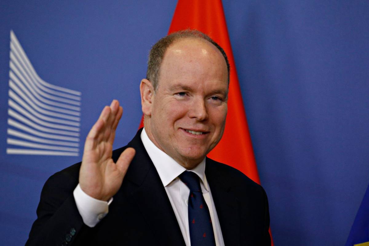 Prince Albert II congratulates AS Monaco Basket Team after Big Victory and other news - hellomonaco.com/news/latest-ne…