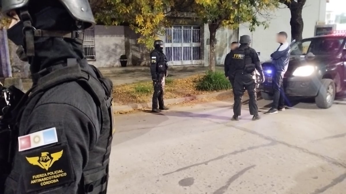 FPAcba's tweet photo. 🚨👮🏻‍♂️ Operativos e investigadores de la #FPA 🦅 efectuaron controles preventivos 🚔 en diversos espacios verdes y sectores considerados vulnerables de las siguientes localidades del departamento #SanJusto:
✅ Sacanta
✅ Las Varas
✅ El Arañado
✅ Las Varillas
✅ Morteros https://t.co/GojjH2cskJ